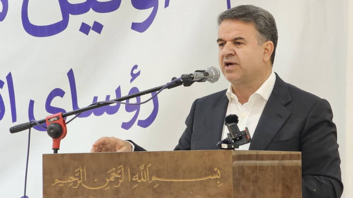 مشکلات استان از طریق مسئولان استانی مطرح شود