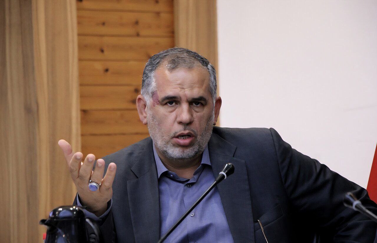 حقوق و مزایای معلمان باید در اولویت رسیدگی قرار بگیرد