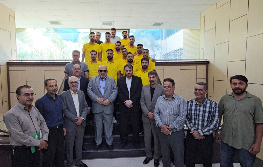 فوتبالیستهای نیشکر با پرچم ایران راهی رقابتهای جهانی دبی شدند