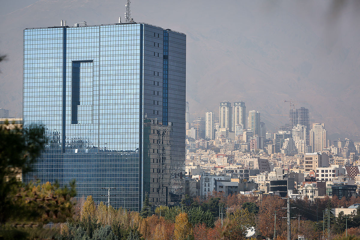 تخصیص ارز واردات از ۳۴ میلیارد دلار عبور کرد/ سهم ۲۵ درصدی کالاهای اساسی  بانک مرکزی، از این میزان، ۲۴ میلیارد و ۶۲۶