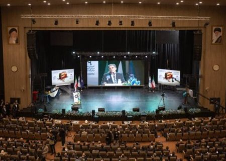 برگزاری همایش ملی صادرات غیر نفتی استان آذربایجان شرقی و دریافت تندیس زرین و لوح سپاس تعدادی از واحدهای فولادی