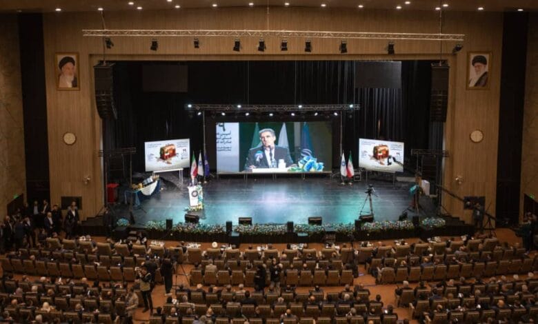 برگزاری همایش ملی صادرات غیر نفتی استان آذربایجان شرقی و دریافت تندیس زرین و لوح سپاس تعدادی از واحدهای فولادی