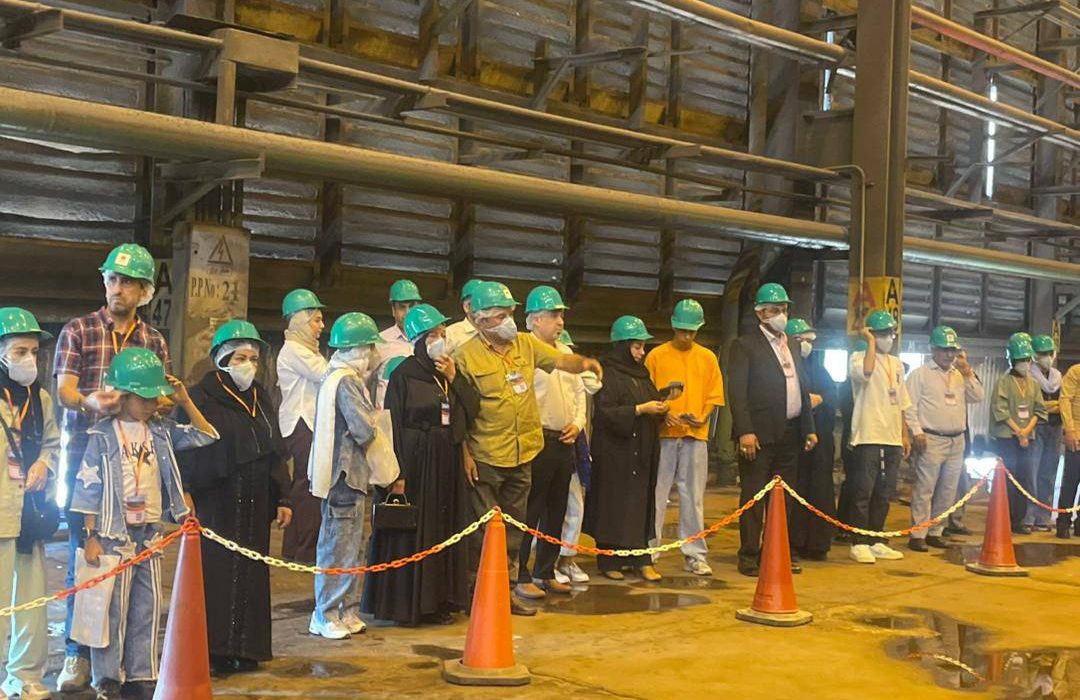 بالاخره پای خانواده ها به قلب فولادسازی خوزستان رسیددر تور گردشی خانواده رقم خورد؛ بعد از سال‌ها!